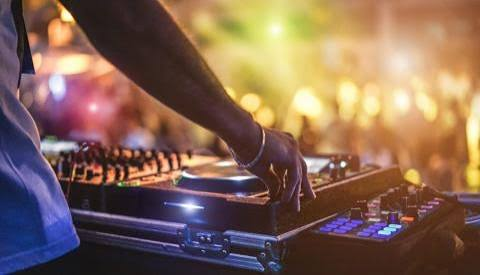 Corporate Event DJ: Creating the Perfect Atmosphere for Business Events